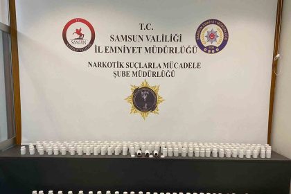 samsunda-supheli-aracta-16-bin-555-adet-sentetik-ecza-ele-gecirildi-1-gozalti