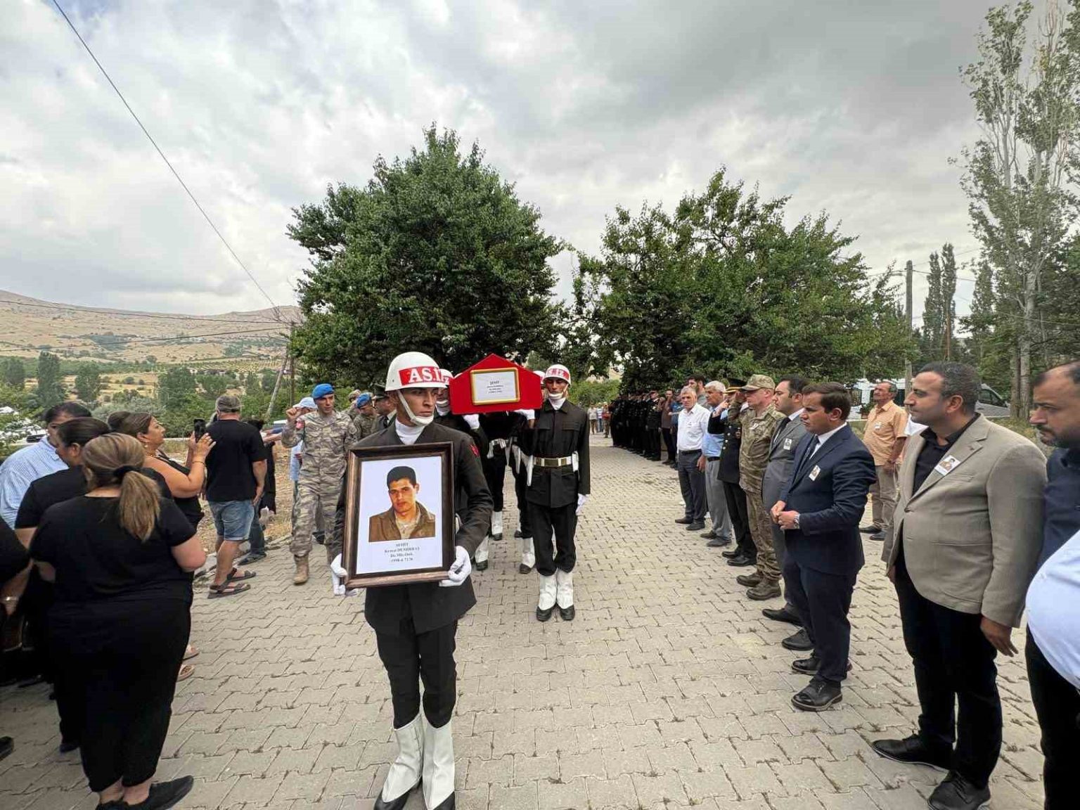 sehit-kemal-demirbasin-naasi-26-yil-sonra-aile-mezarligina-nakledildi