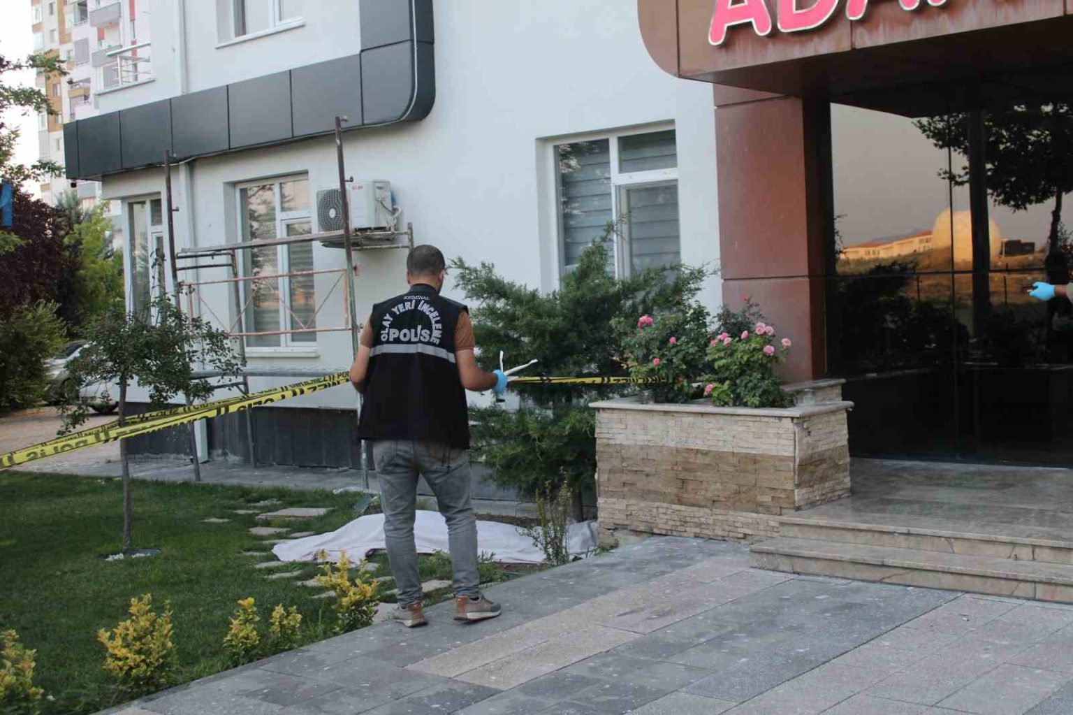 8inci-kattan-dusen-1-cocuk-annesi-kadin-oldu