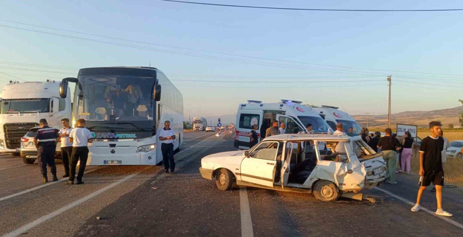 adiyamanda-otobus-ile-otomobil-carpisti-5-yarali