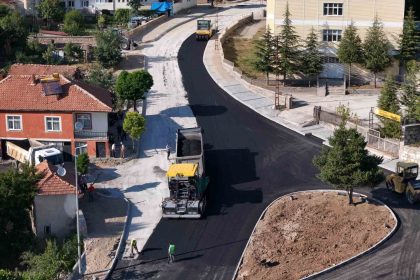 akdagmadeni-belediyesi-son-1-ayda-4-cadde-ve-bir-meydanin-sicak-asfalt-calismasini-tamamladi
