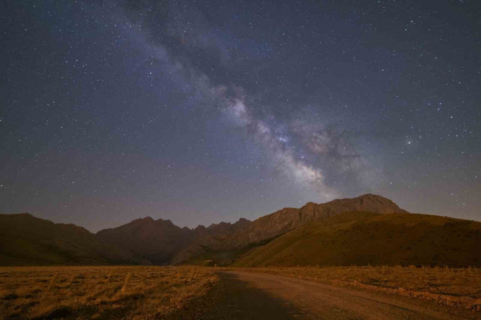 aya-fotografi-gonderilen-turk-astrofotografci-aladaglari-goruntuledi