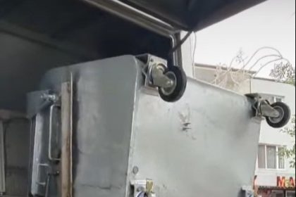 bayirkoyde-cop-konteynerleri-duzenli-olarak-tek-tek-yikanip-dezenfekte-ediliyor