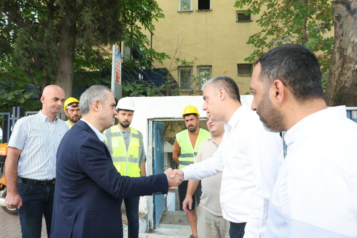 ciftci-e-sinav-merkezi-ve-santral-binasi-insaatlarini-inceledi
