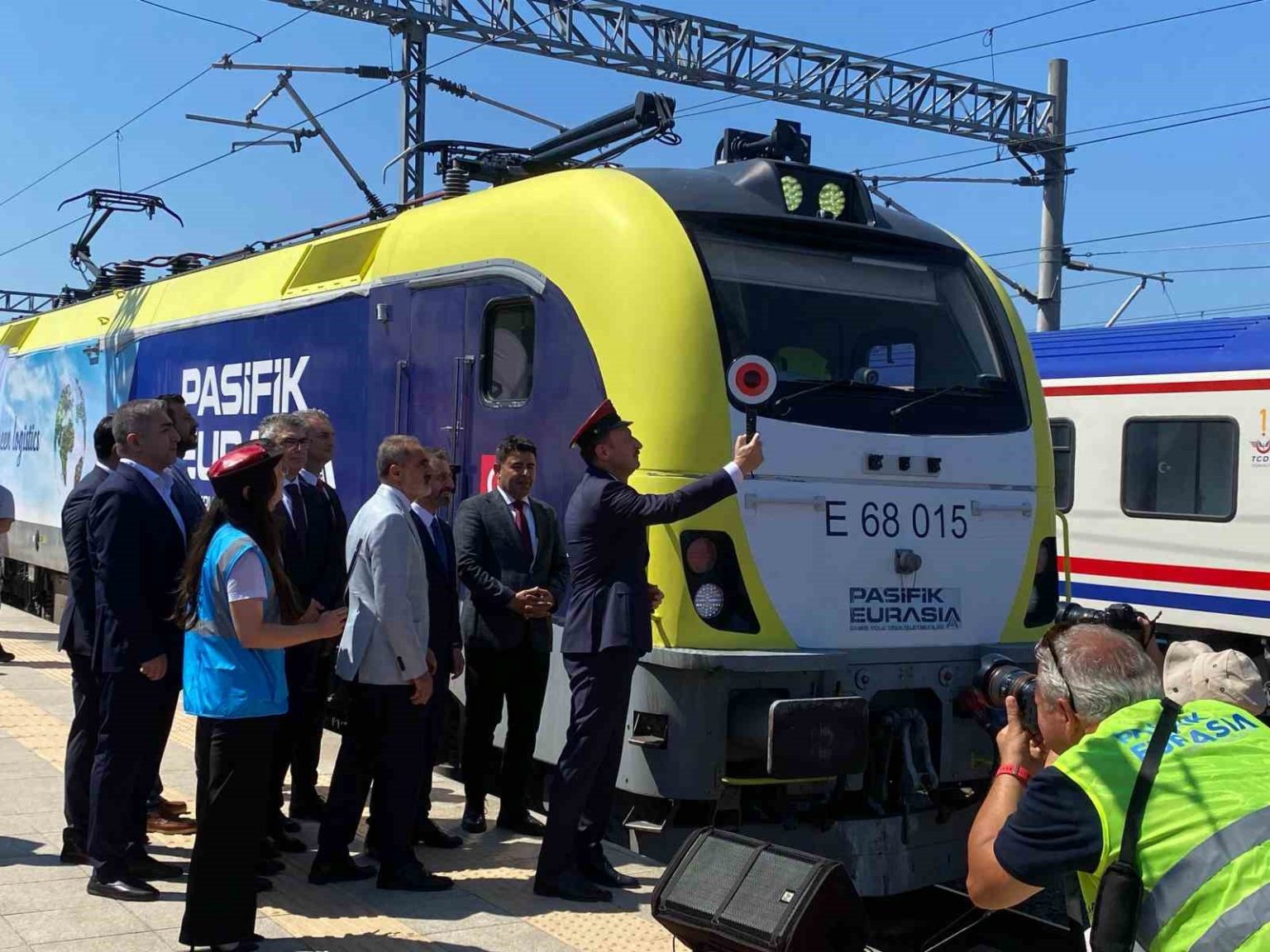 cin-turkiye-demir-yolu-hattinin-ilk-yuk-treni-avrupaya-gitmek-uzere-turkiyeye-ulasti