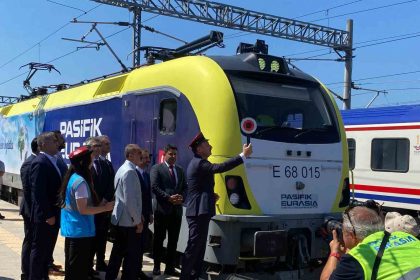 cin-turkiye-demir-yolu-hattinin-ilk-yuk-treni-avrupaya-gitmek-uzere-turkiyeye-ulasti