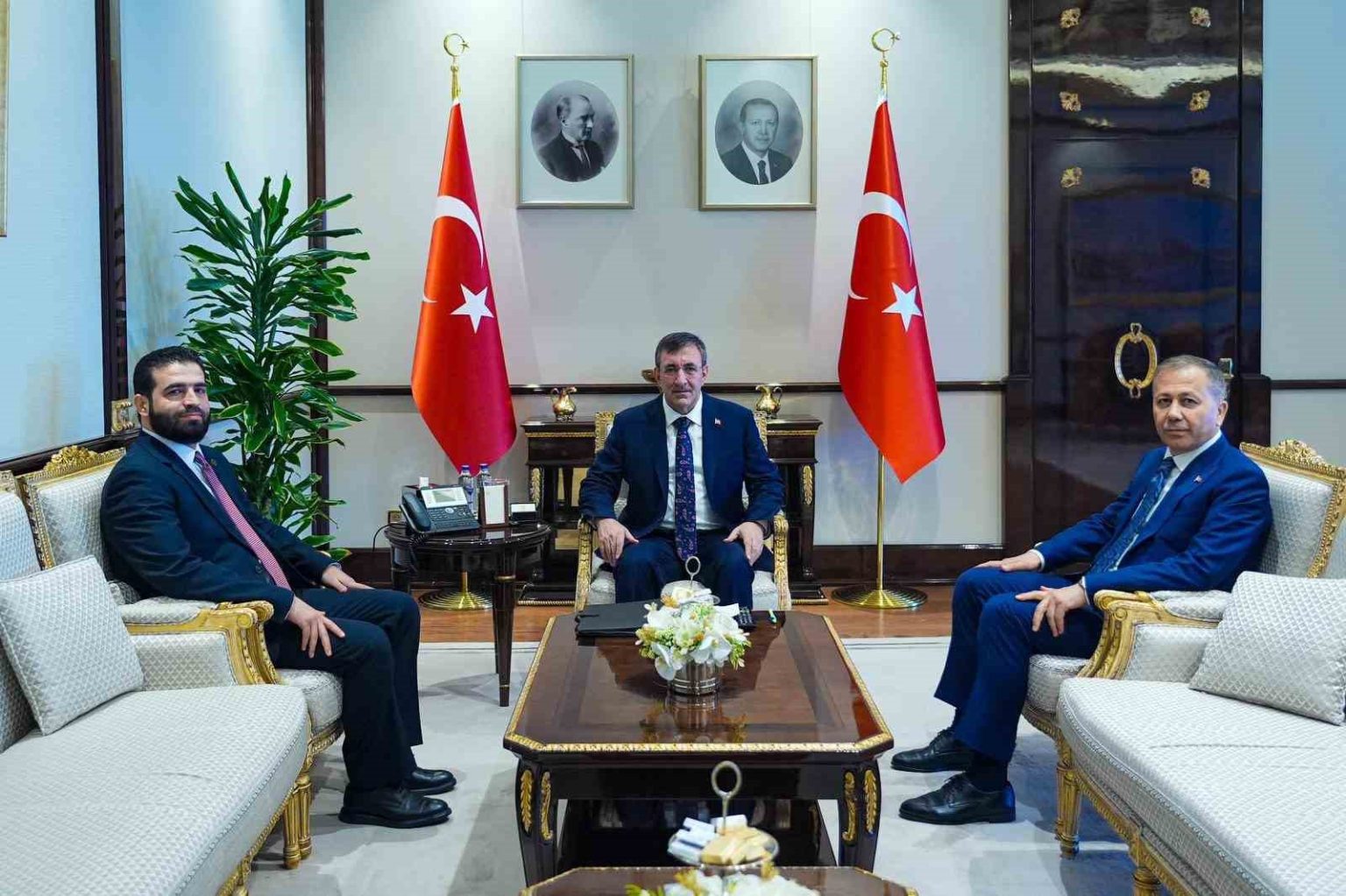 cumhurbaskani-yardimcisi-yilmaz-suriye-icisleri-bakani-hattabi-kabul-etti