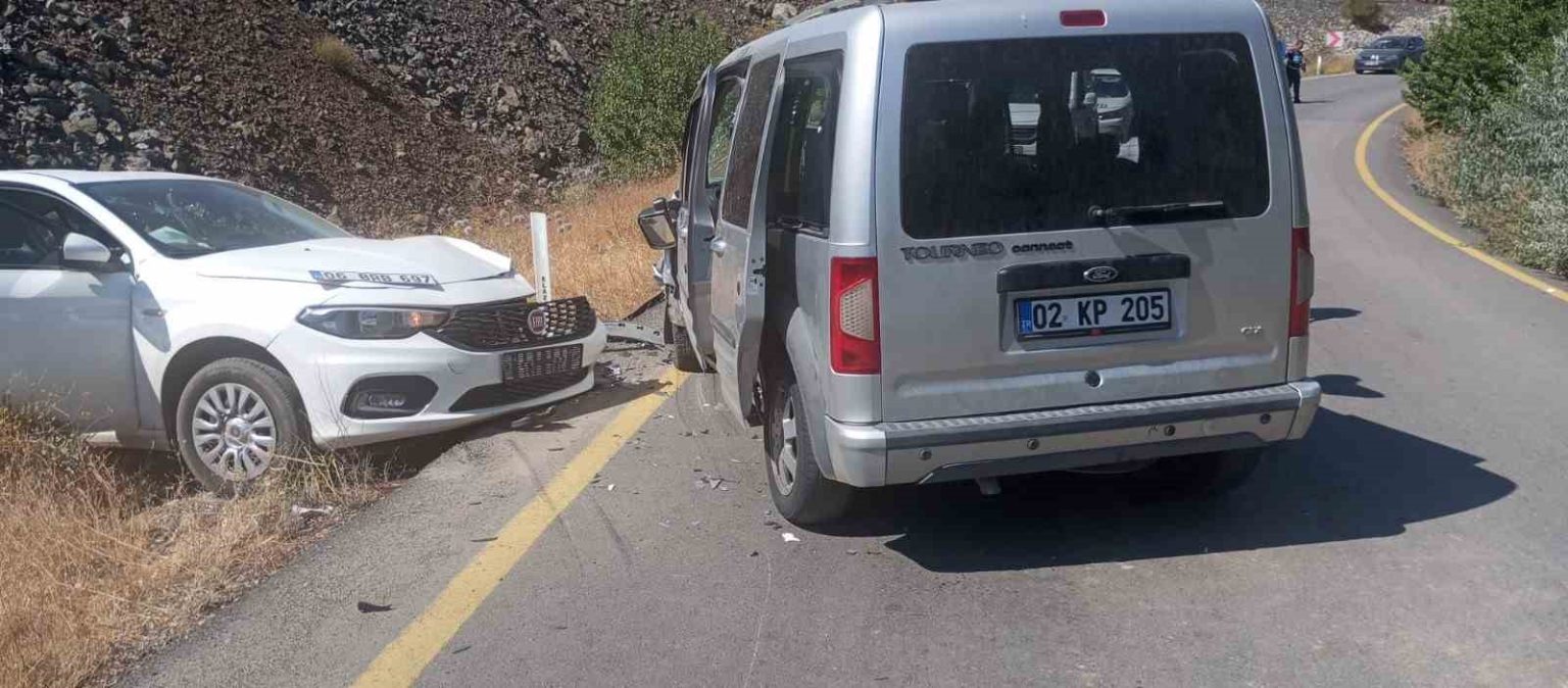 elazigda-trafik-kazasi-6-yarali