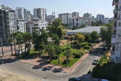 ferdi-zeyrekin-adi-muratpasada-bir-parkta-yasatilacak