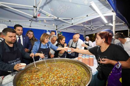 gaziantepte-hemsehri-dernekleri-festivali-yogun-ilgi-gordu