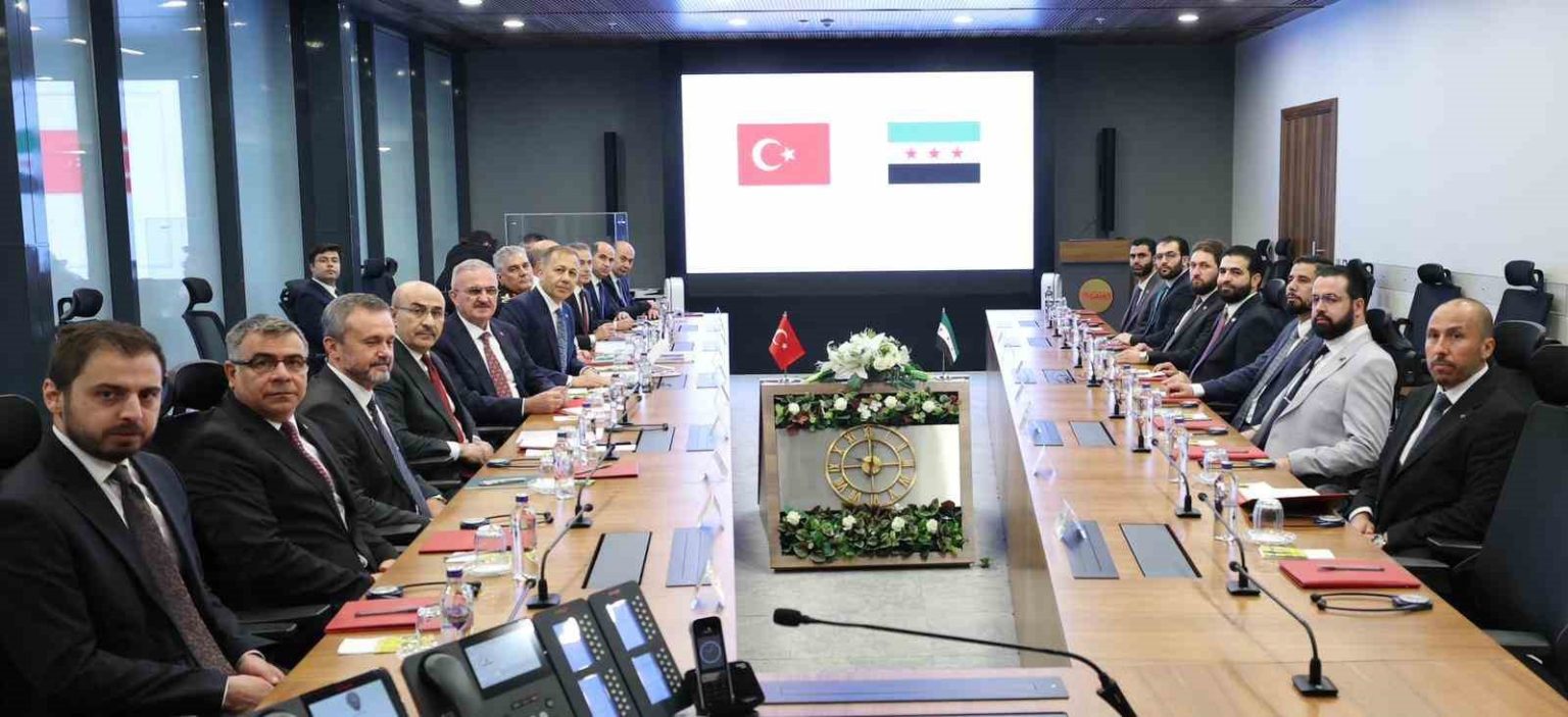 icisleri-bakani-yerlikaya-suriyeli-mevkidasi-hattab-ile-gorustu