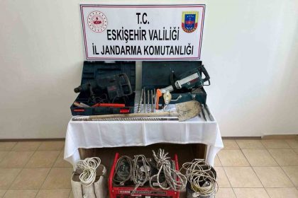 kacak-kazi-yaparken-sucustu-yakalandilar