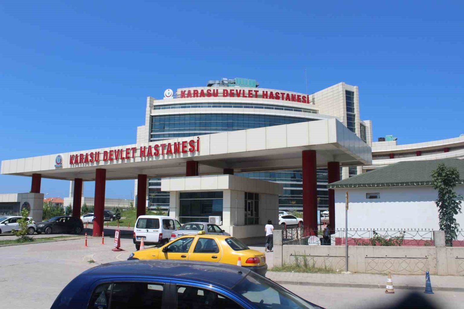 karasu-devlet-hastanesi-2024-ameliyat-sayisini-ilk-6-ayda-gecti