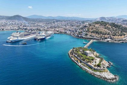 kusadasina-5-kruvaziyer-10-bin-916-turist-getirdi