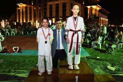 kutahyada-minikler-taekwondo-turnuvasi-renkli-goruntulere-sahne-oldu