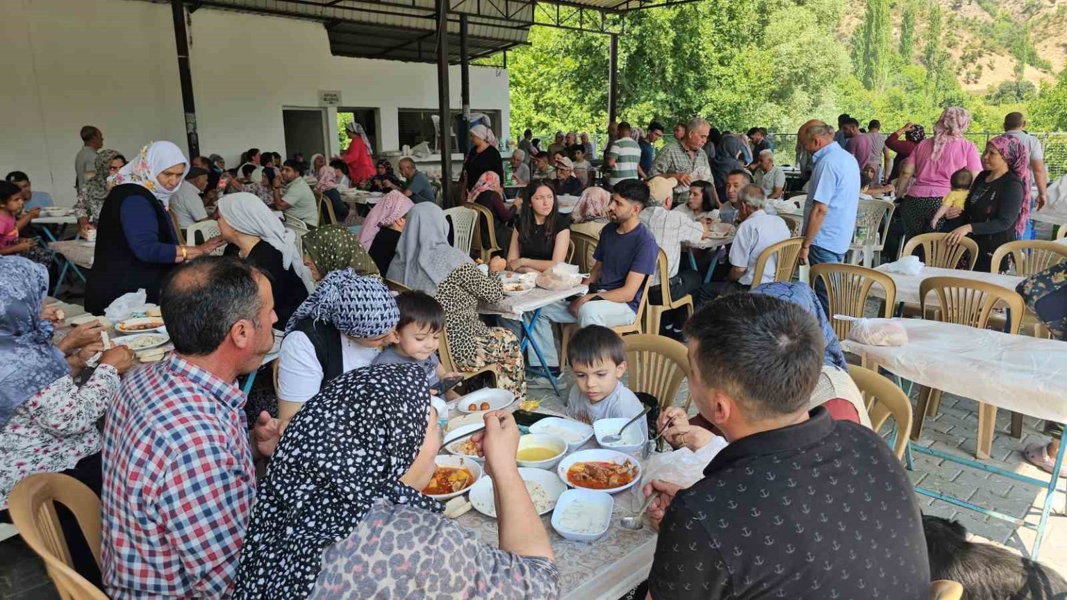 mahalle-sakinleri-geleneksel-koy-bulusmasinda-bir-araya-geldi