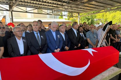 metin-sozen-son-yolculuguna-ugurlandi