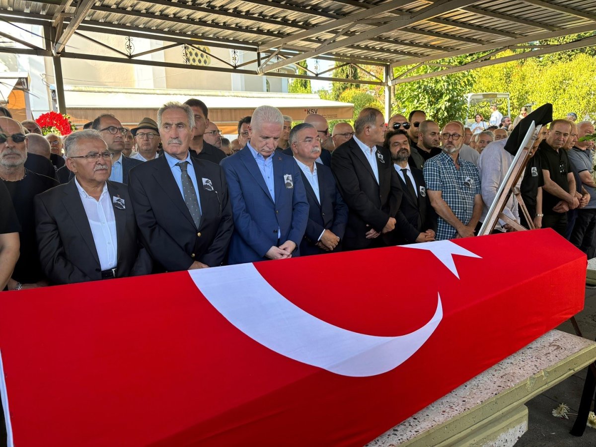 metin-sozen-son-yolculuguna-ugurlandi