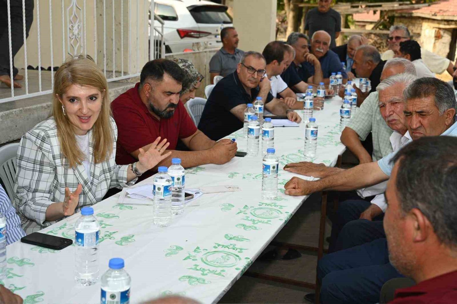 milletvekili-olmeztoprak-kale-ve-hekimhanda-sulama-suyu-toplantilari-gerceklestirdi