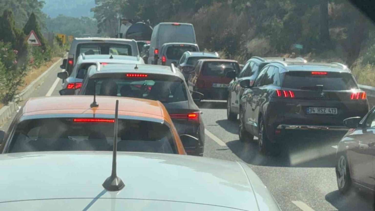 tatilciler-marmaris-girisinde-yogunluk-olusturdu