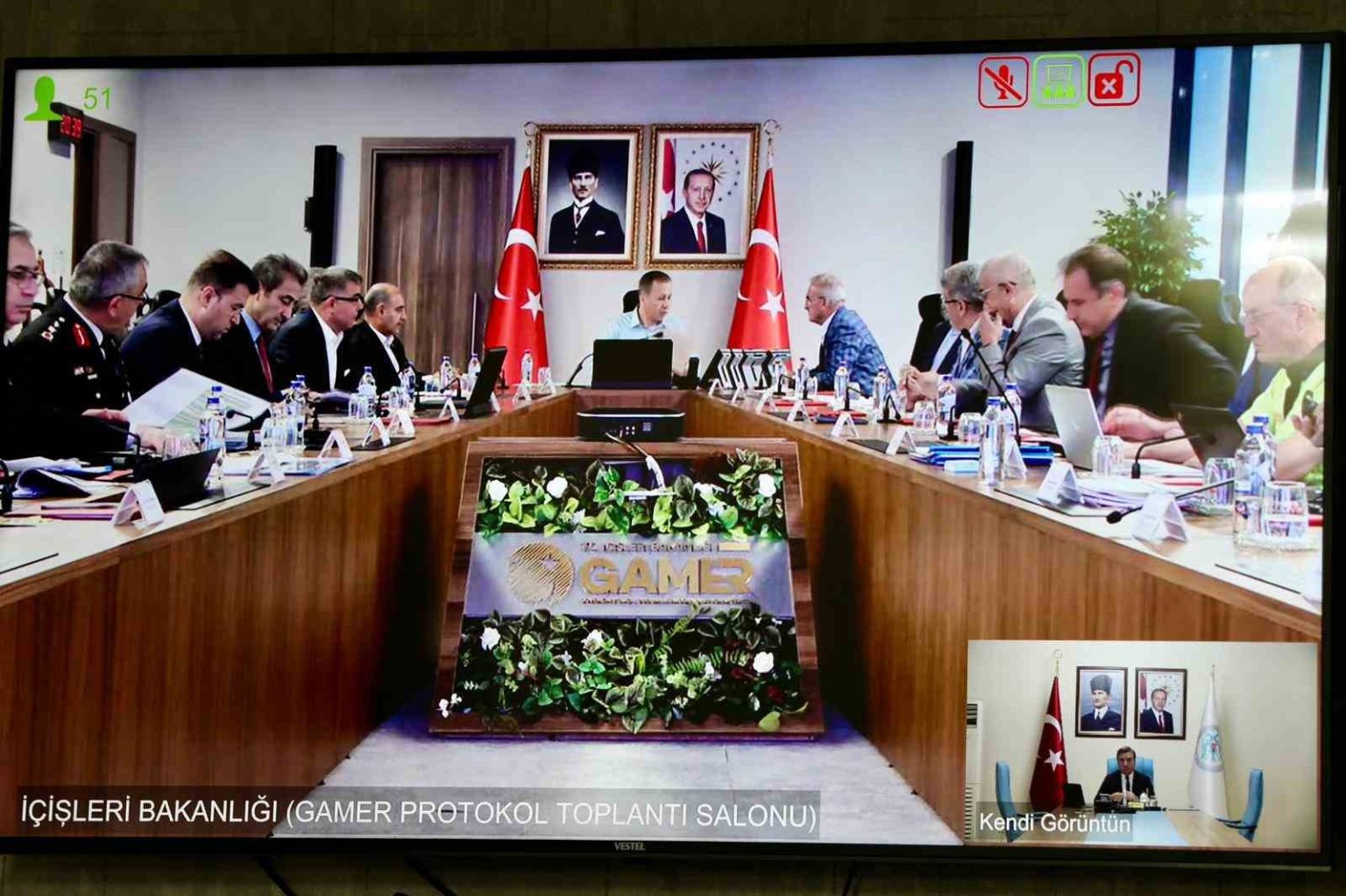 vali-aydogdu-bakan-yerlikaya-baskanligindaki-toplantiya-katildi