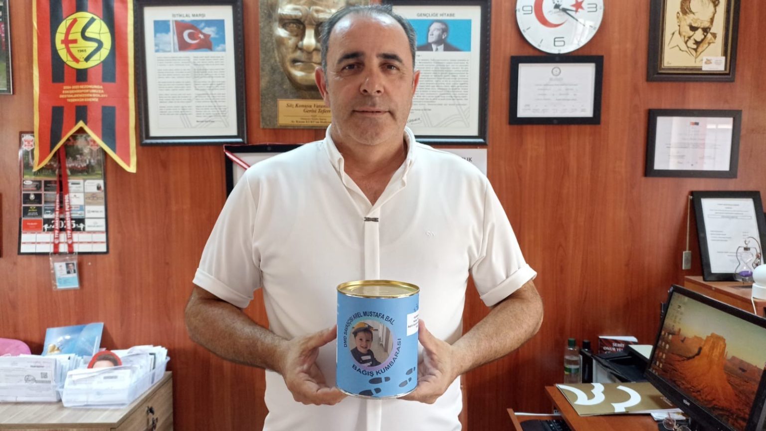 10-yasindaki-cocuk-dmd-hastasi-bebek-icin-harcligini-bagisladi