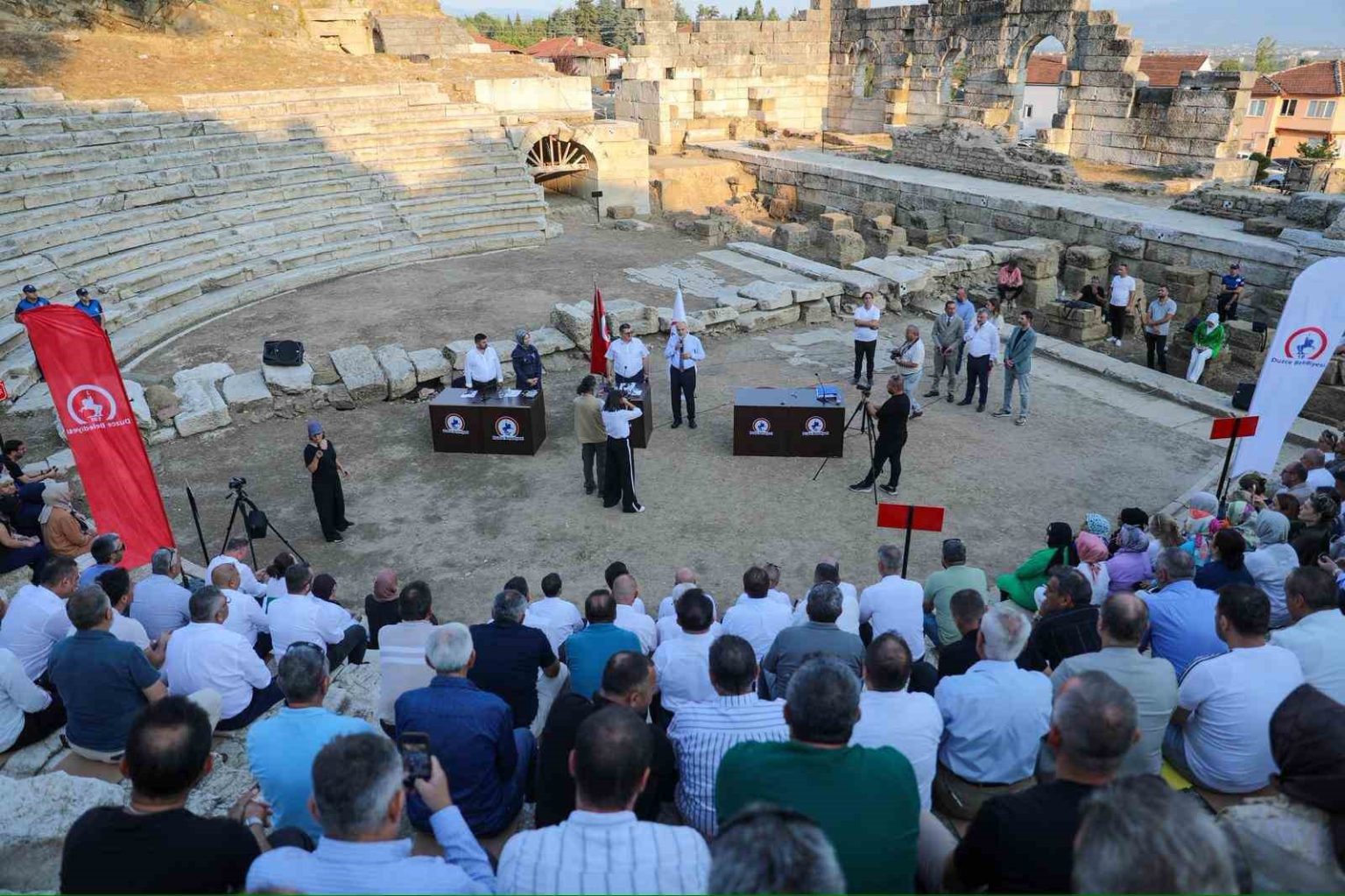 2-bin-300-yillik-amfide-meclis-toplantisi