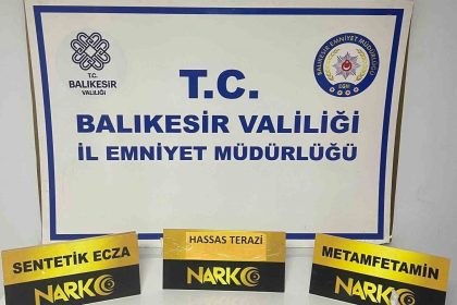 ayvalikta-durdurulan-aractan-uyusturucu-cikti-2-gozalti