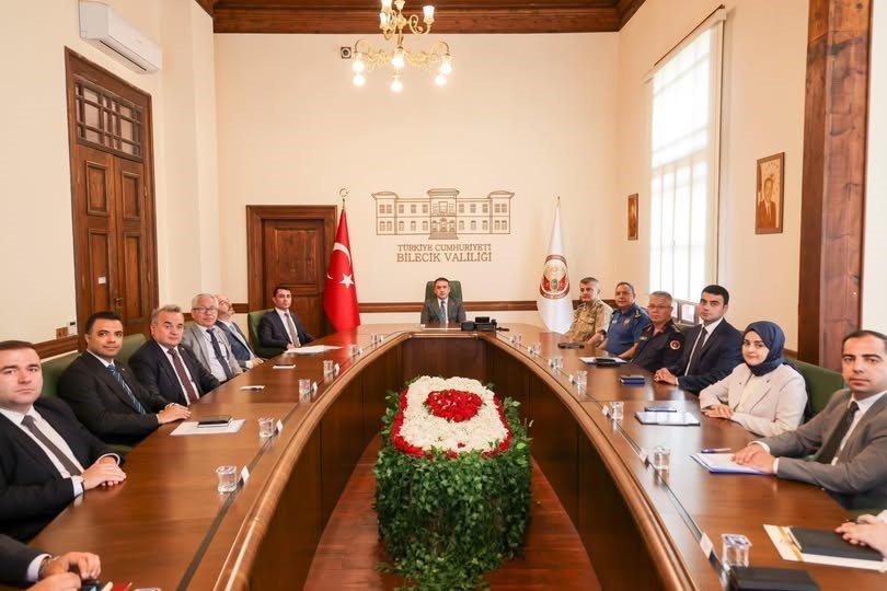 bilecikte-ilce-kaymakamlariyla-asayis-zirvesi
