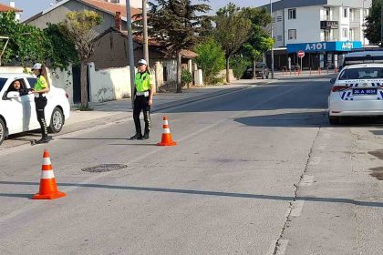 civrilin-trafik-guvenligi-kadin-trafikcilere-emanet