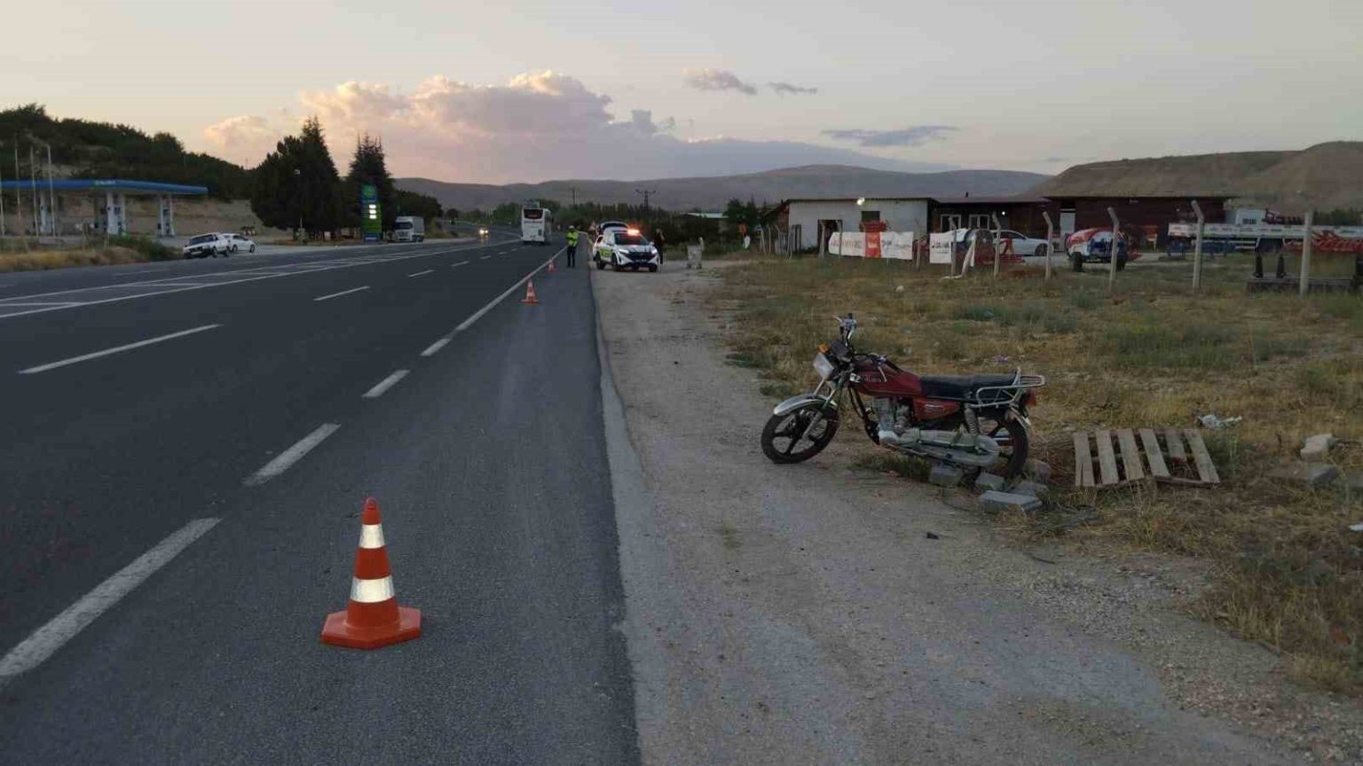 darendede-otomobil-motosiklete-carpti-1-yarali