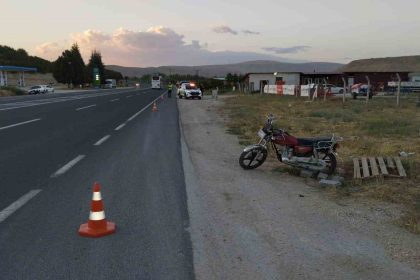 darendede-otomobil-motosiklete-carpti-1-yarali