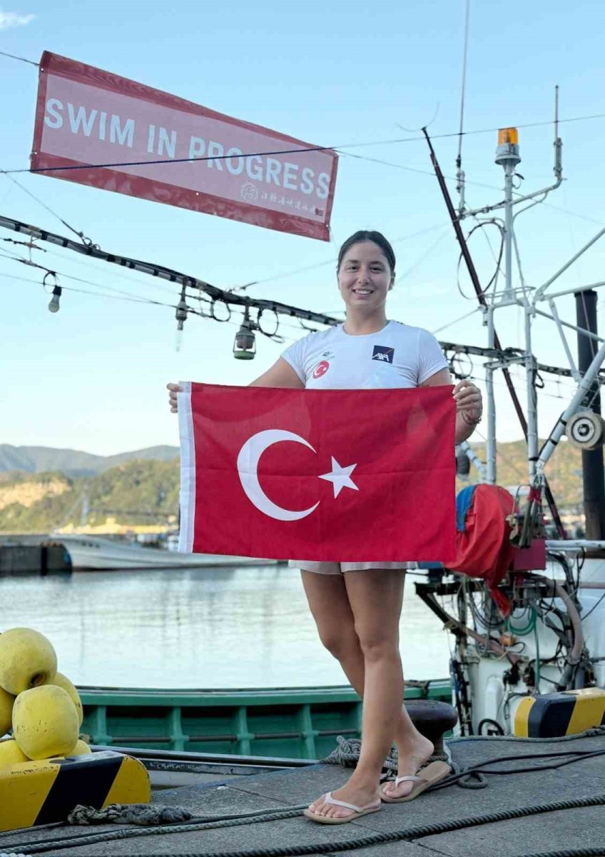 ege-universitesi-mezunu-milli-yuzucu-bengisu-avci-tarihi-bir-basariya-daha-imza-atti
