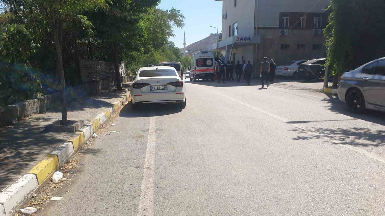 elazigda-nehre-giren-ogretmen-boguldu