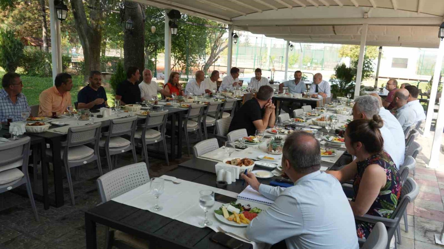 fikir-sofrasi-bulusmalari-tum-hiziyla-devam-ediyor