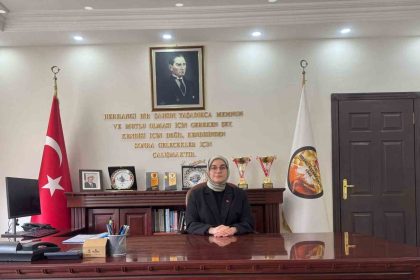 imranlinin-ilk-kadin-kaymakami-goreve-basladi