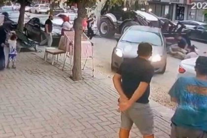 is-makinesi-operatoru-5-araca-carpti-kepcesine-aldigi-2-yaya-yaralandi