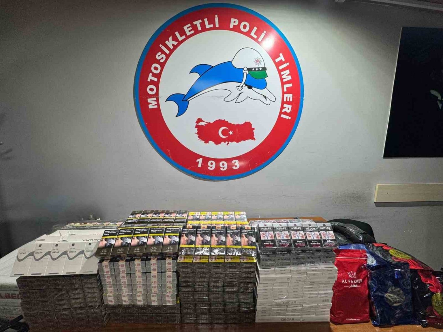 iskenderunda-kacak-sigara-ve-nargile-tutunu-ele-gecirildi