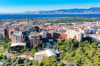 izmir-ekonomi-universitesi-mezunlari-basarilariyla-dunyayi-fethettiler