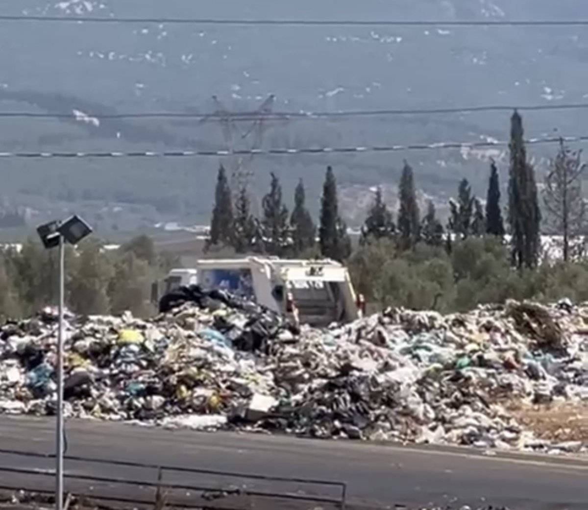 kemalpasada-cop-daglari-olustu
