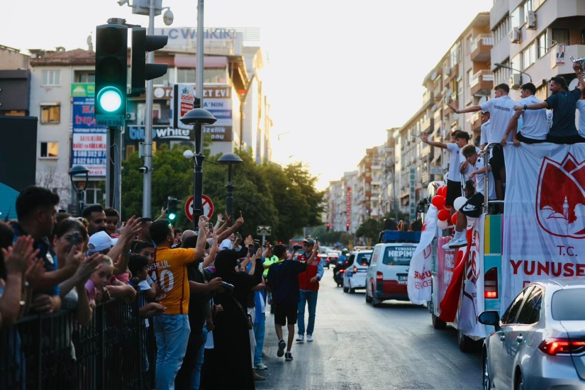 turkiye-sampiyonu-olan-takim-sehir-turu-atti