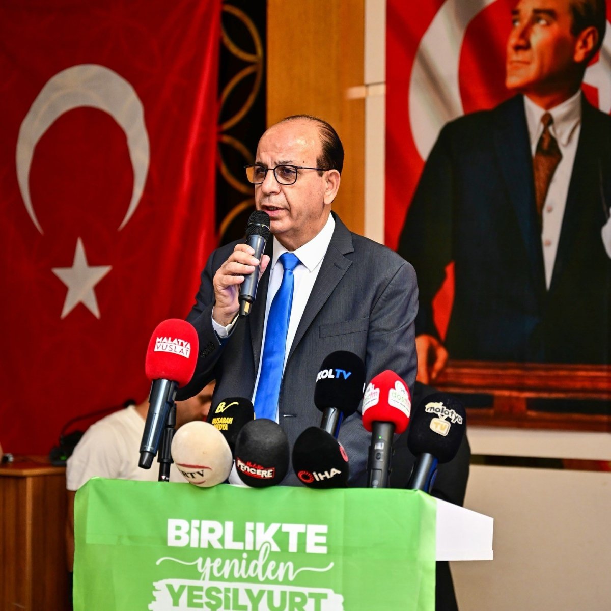 yesilyurt-belediyesi-hizmet-degerlendirme-toplantisi-yogun-ilgi-gordu