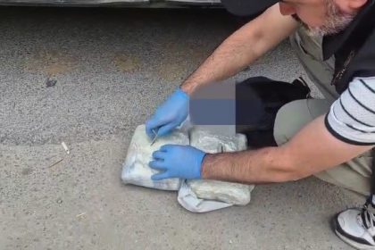 yolcu-otobusunun-bagajida-1-kilo-uyusturucu-ele-gecirilirdi