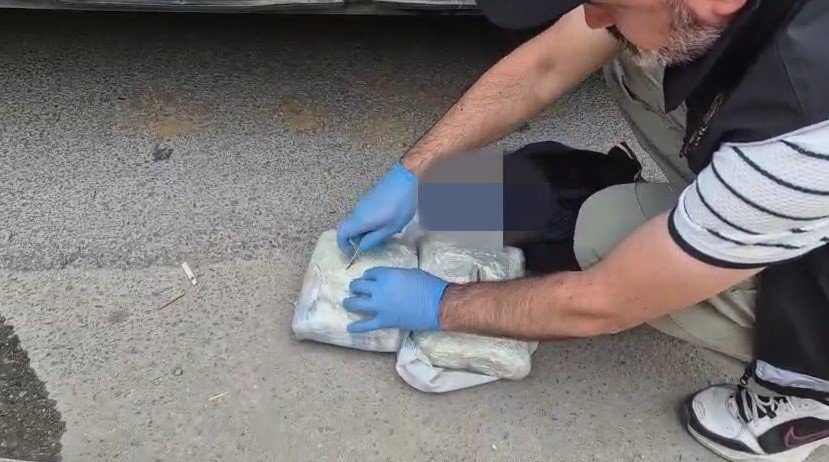 yolcu-otobusunun-bagajida-1-kilo-uyusturucu-ele-gecirilirdi