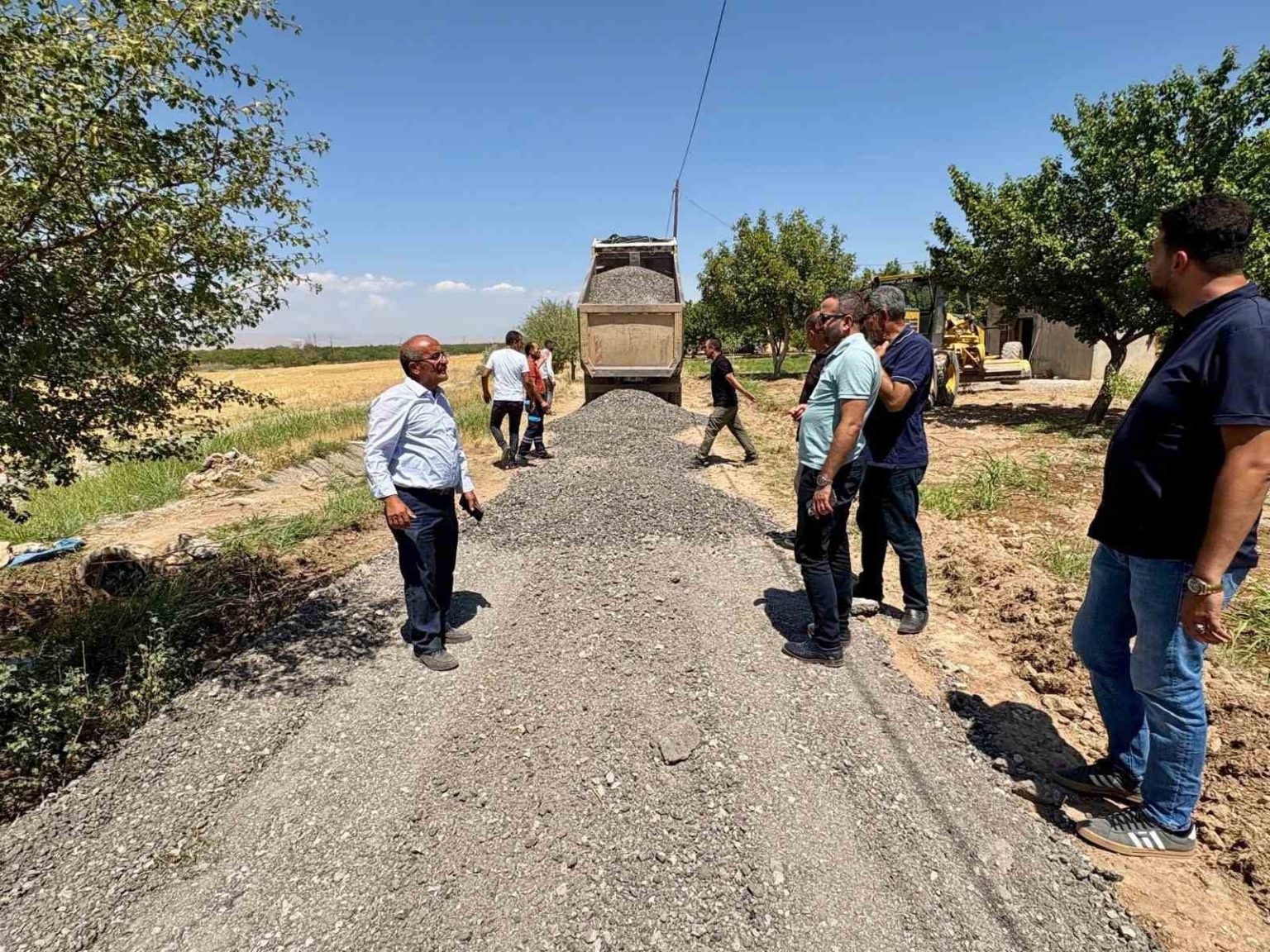 akcadagda-grup-yolu-calismalari-devam-ediyor