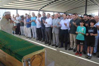 basina-sacma-isabet-ettikten-yaklasik-4-yil-sonra-hayatini-kaybeden-doktor-son-yolculuguna-ugurlandi