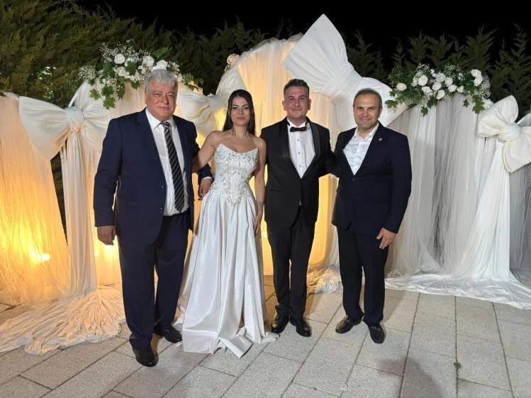 bayirkoy-belediye-baskani-aykut-dilsiz-vatandaslarin-mutlu-gunlerinde-yanlarinda-oldu