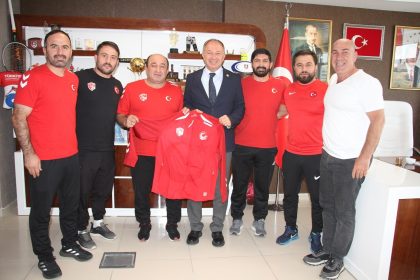 cakmura-ay-yildizli-forma