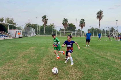 depremzede-osman-futbol-sayesinde-yeniden-hayata-tutundu