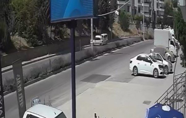 elazigda-trafik-kazasi-guvenlik-kamerasina-yansidi
